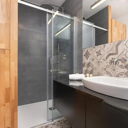Lägenhet Exceptional With Charming Garden And Parking By Renters *